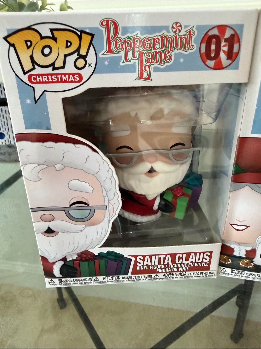 Funko Pop! Peppermint Lane Santa Claus & Mrs. Claus Vinyl Figures - Red White - Picture 2 of 5